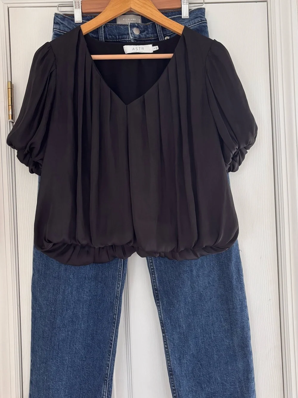 ASTR Black Pleated V-Neck Bubble Hem Short Sleeve Blouse Size S